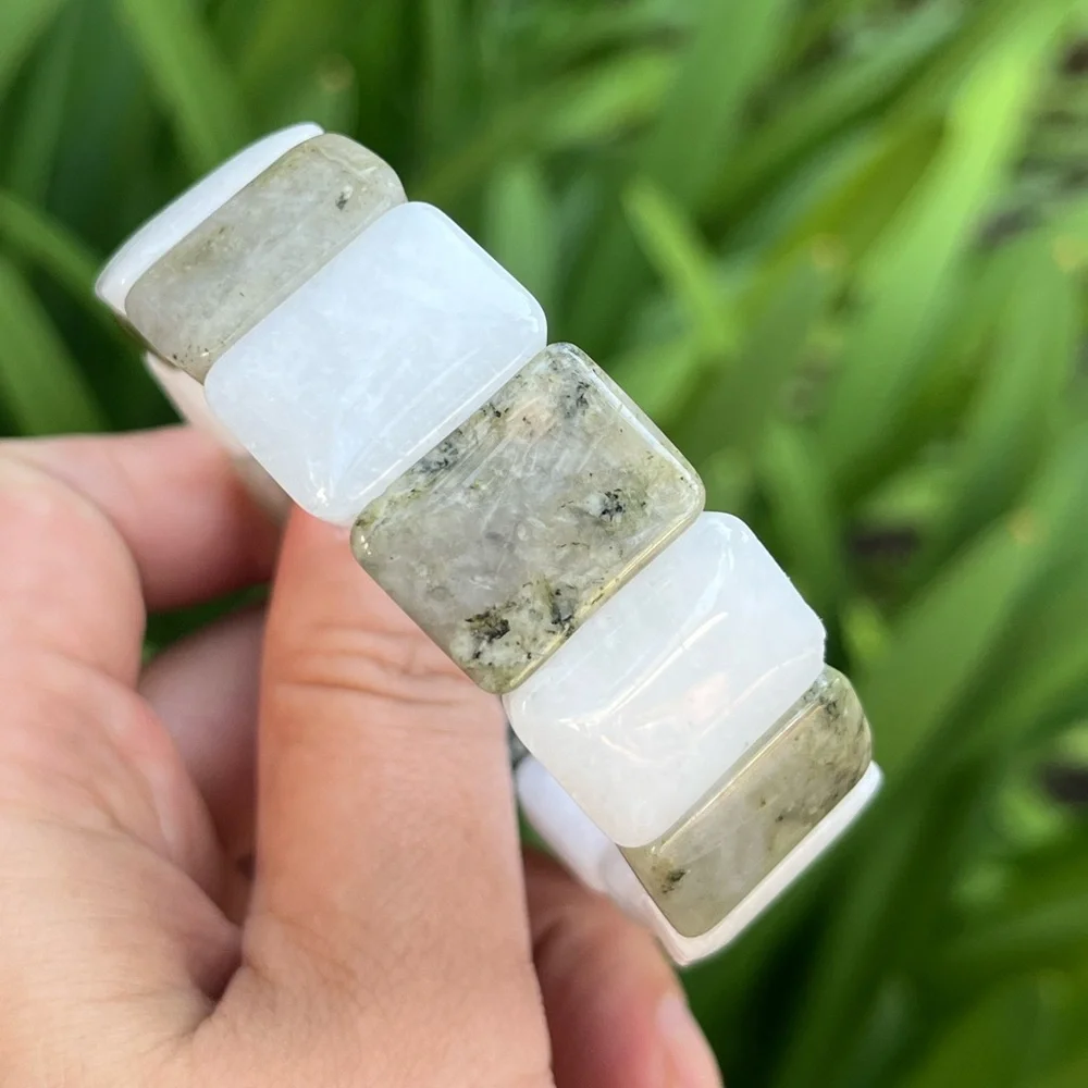 Stretchable‎ prehnite soft bangle